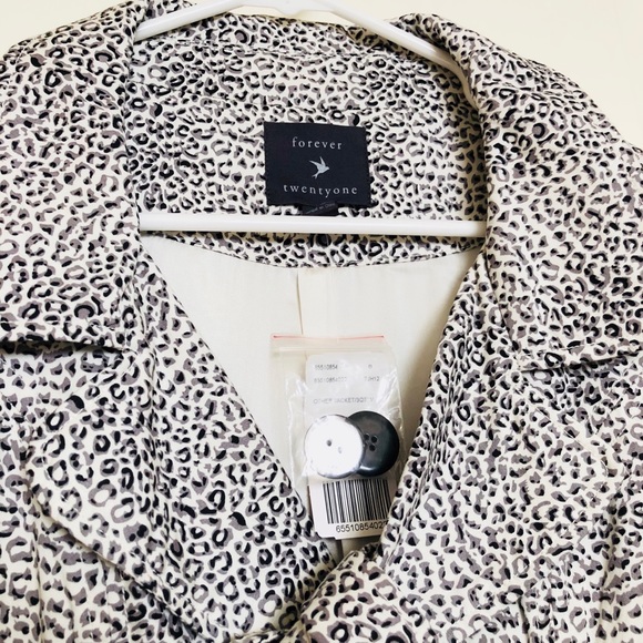 Forever 21 Leopard Print Short Belted Trench - Picture 1 of 4